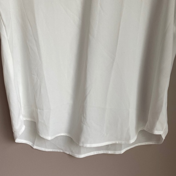 Gibson City Safari Roselyn Weaver V-Neck - Picture 6 of 6